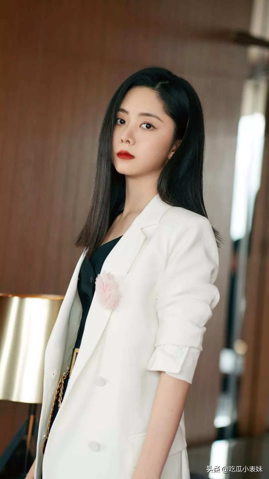 谭松韵，迷人的娃娃脸，甜美可爱
