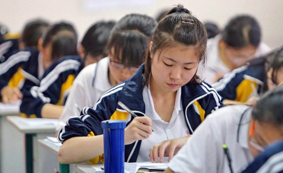 安徽省文科有多难？500分也考不上本科，看到其他省份学生很委屈