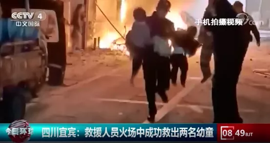 天价?乘客撞坏1块瓷砖赔1800元,成都地铁回应【三分钟法治新闻全知道】