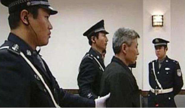东北“教父”刘涌：与警察枪战，抽刘德华耳光，被捕时吞药自杀