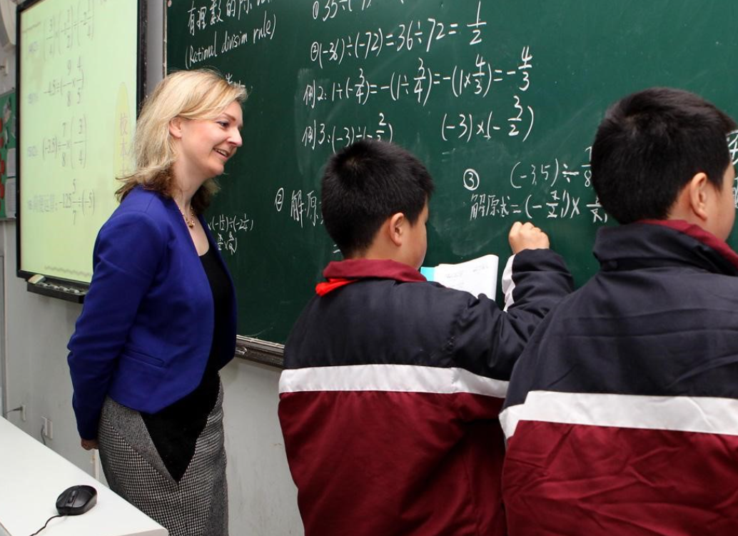 “铁饭碗”职业排名更新，军队文职成为榜首，公务员排名出乎意料