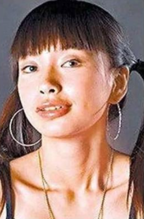 “十八线嫩模”杨颖:7年婚姻落幕,她终于不用再装了