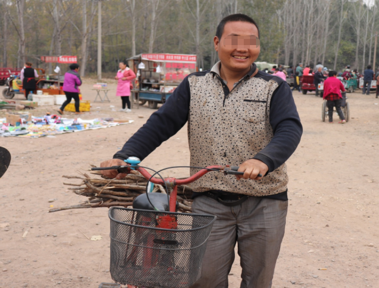 2005年,吉林山村尴尬事,村民深夜睡觉总尿床,老人:真丢人怎么见人