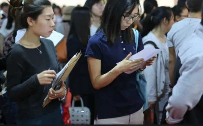 有些公务员看似“高大上”，实则是无编制的“临时工”，你知道吗