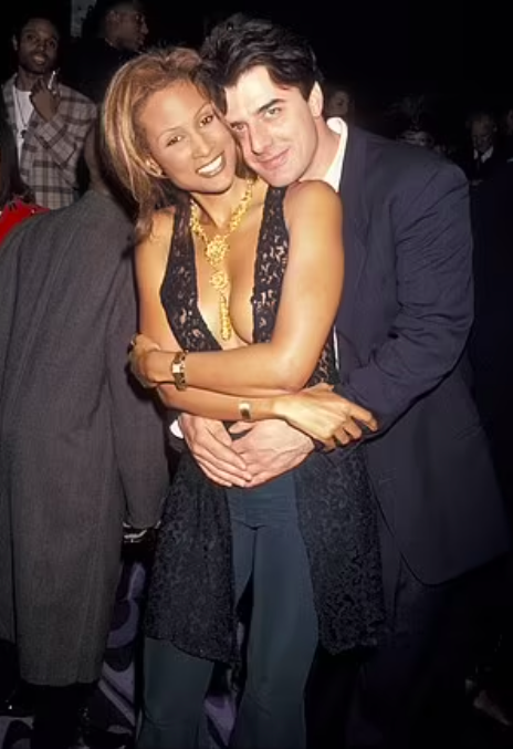 美国万人迷男星被多名女性指控性侵！家暴模特女友，30年恶行