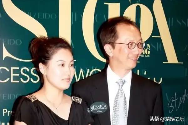 富太太伏明霞：为70岁老公生仨娃，43岁依然韵味十足