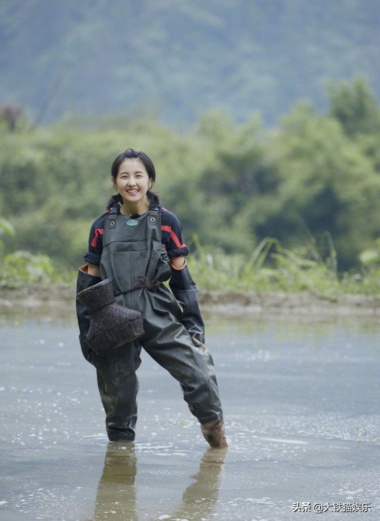 这8位女星“笑眼”太美！笑起来弯弯像月牙，灵气逼人，甜如初恋