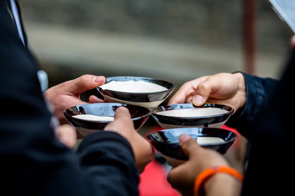 赏析古代赞美白酒的诗文，白酒又岂止怡情