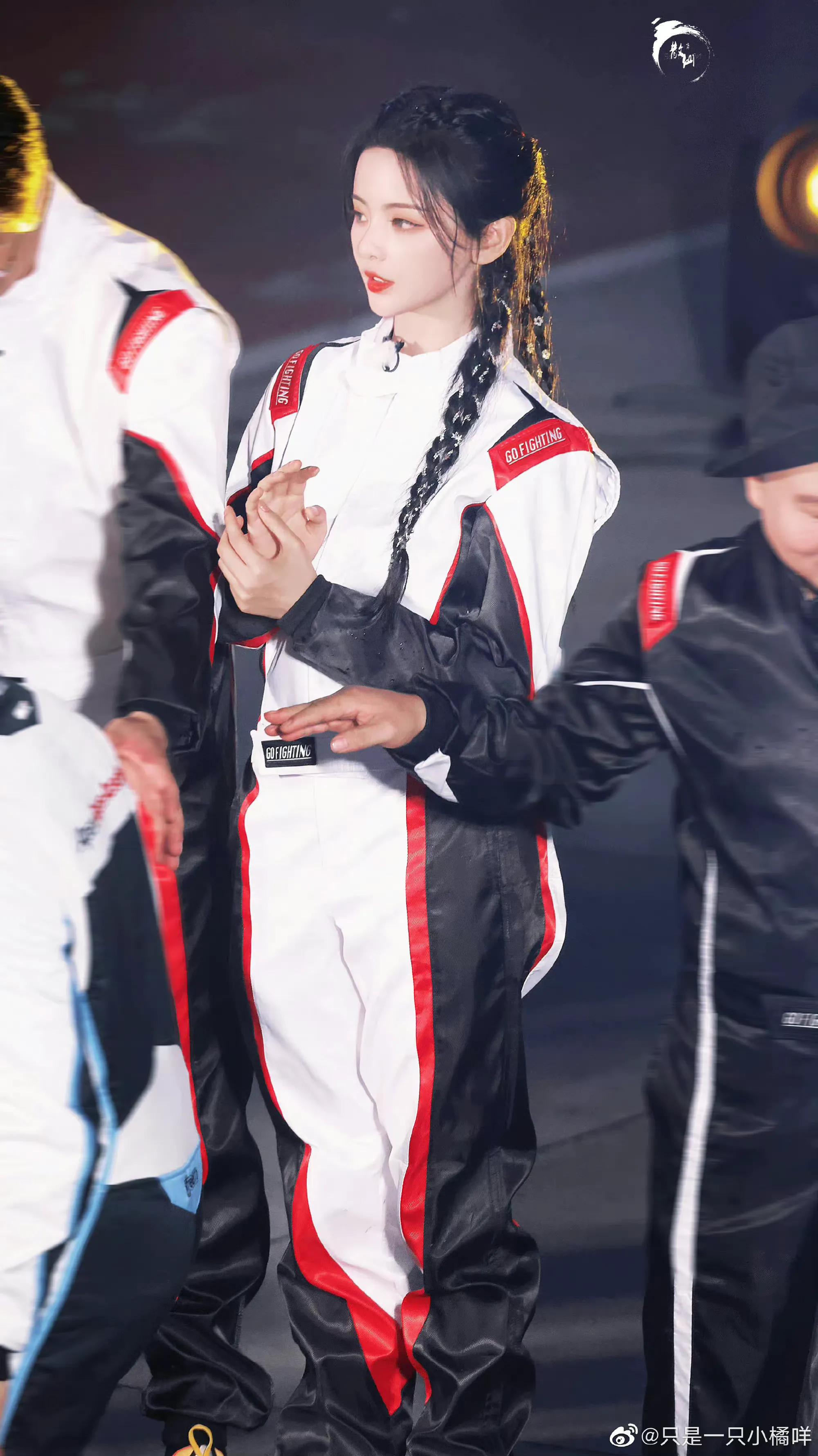 综艺《极限挑战》横店路透之杨超越小姐姐