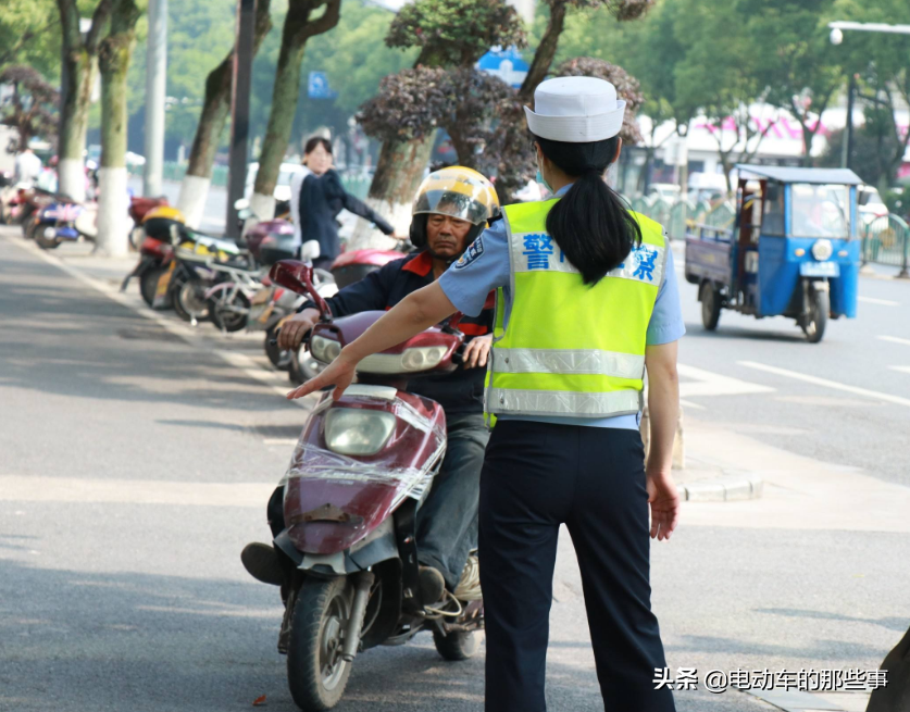 已明确：电动车、三轮车、四轮车上路要驾照，年龄和费用一文讲清