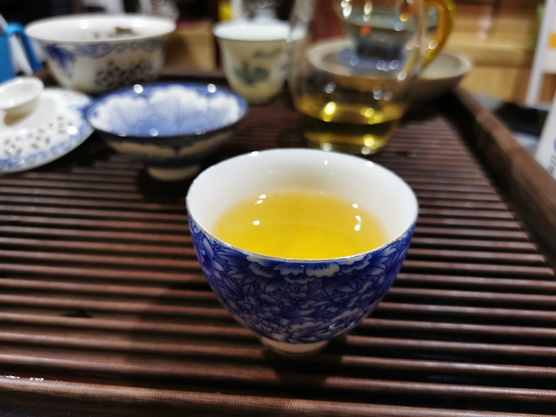 喝普洱茶有什么好处和坏处，喝普洱茶是生茶好还是熟茶好啊