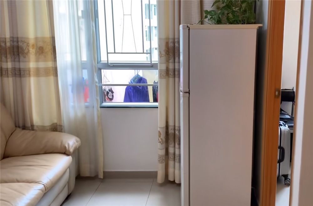 夫妻俩香港“郊区”39㎡小家：房子老旧却收拾得很整洁，乱中有序