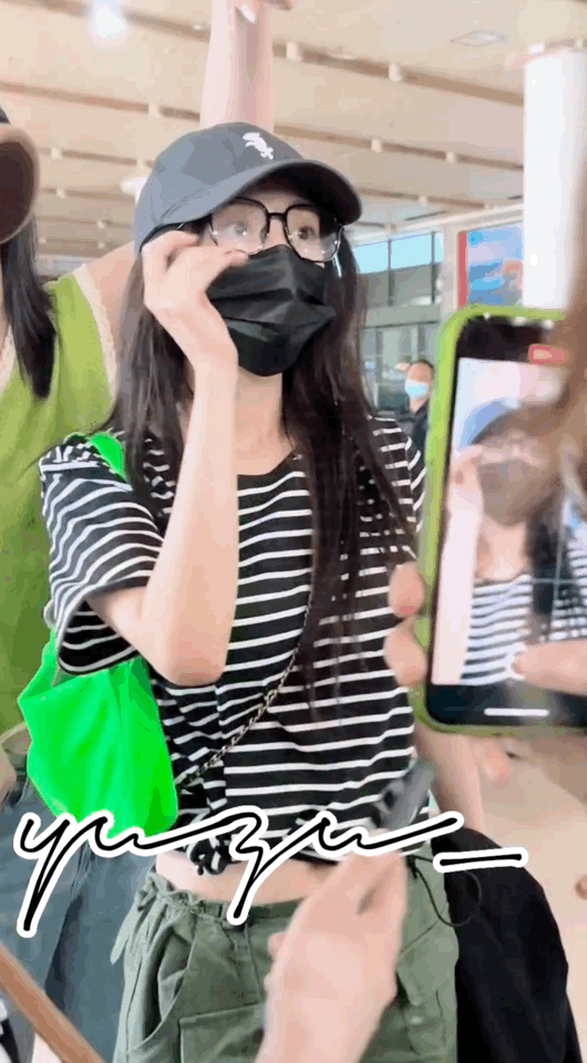 杨幂私服炸街来了 果然是时尚女王 一出就是名场面