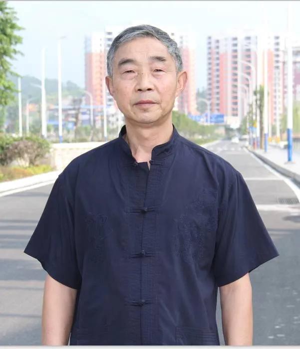 刘门才俊耀千秋，笔墨挥洒竞风流。