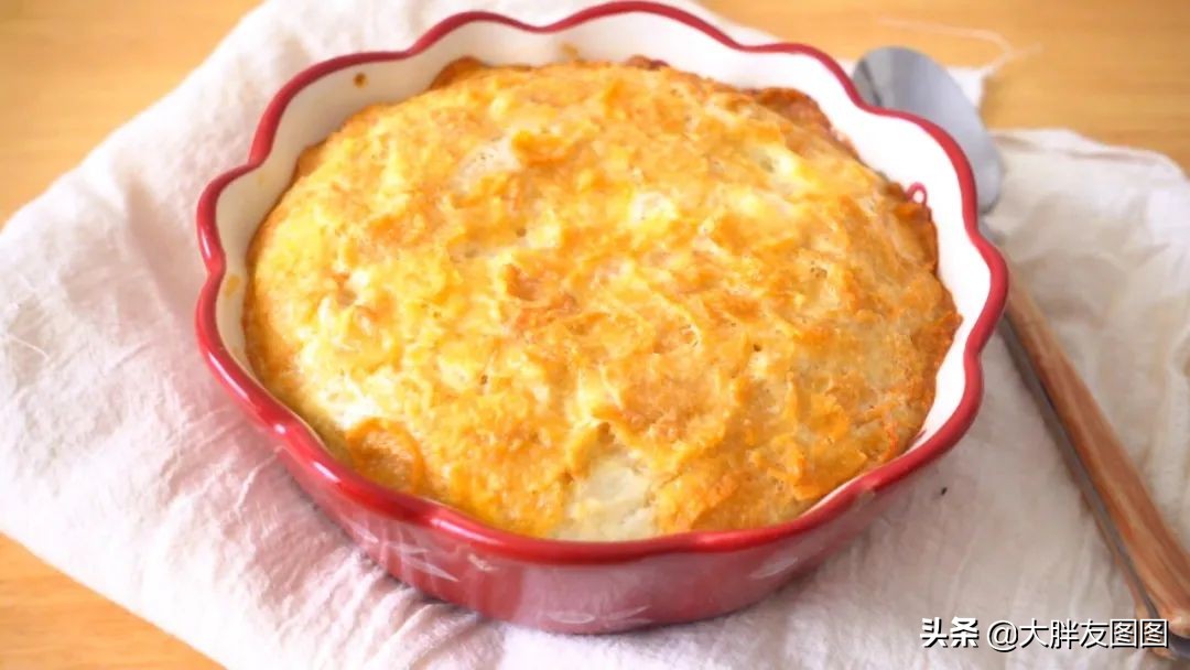 不加糖油的香蕉脆布丁，一勺下去，眼泪不争气地从嘴角流出来