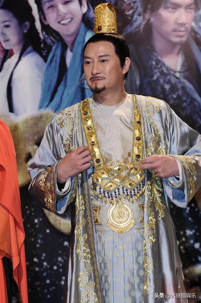 8版“情场浪子”段正淳对比：谁儒雅风流，谁油腻猥琐，差距明显