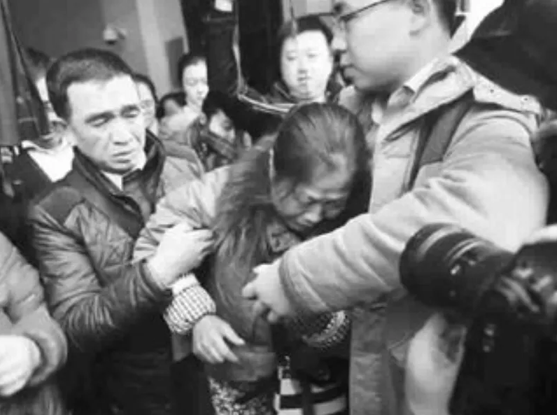 2013年，复旦“投毒案”：林森浩被判死刑，177名师生为他求情
