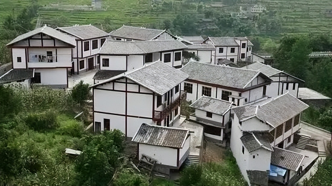 女子花16万买房后拆迁获赔419万，卖家反悔，法院判了