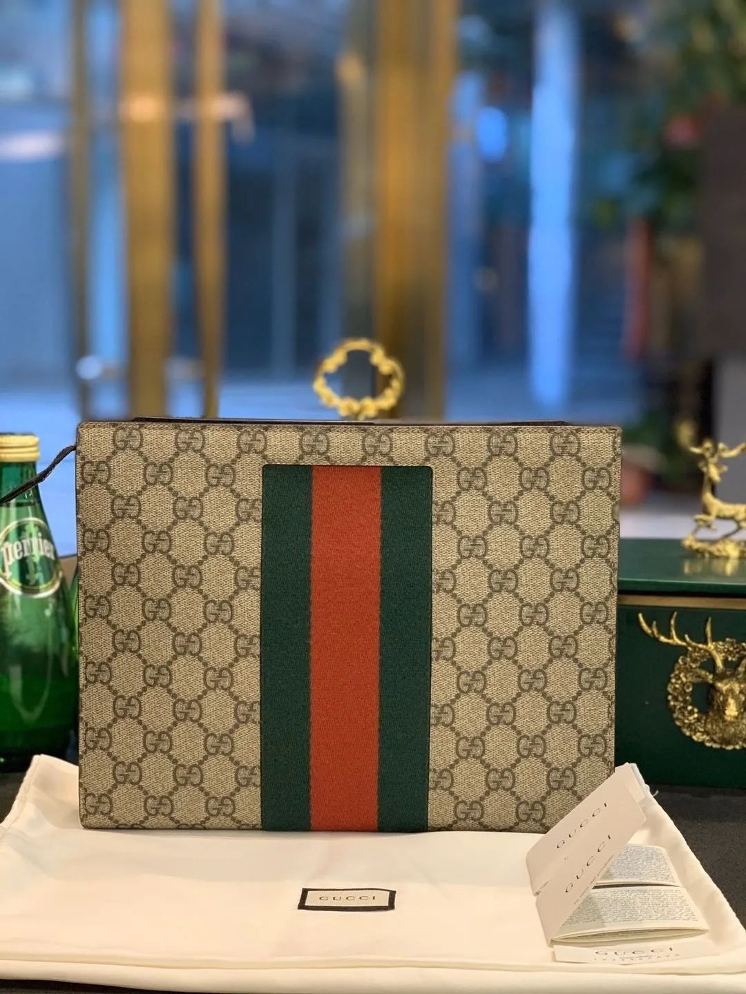 火爆全球的gucci经典红绿织带手包,复古气息带着一丝优雅与高贵