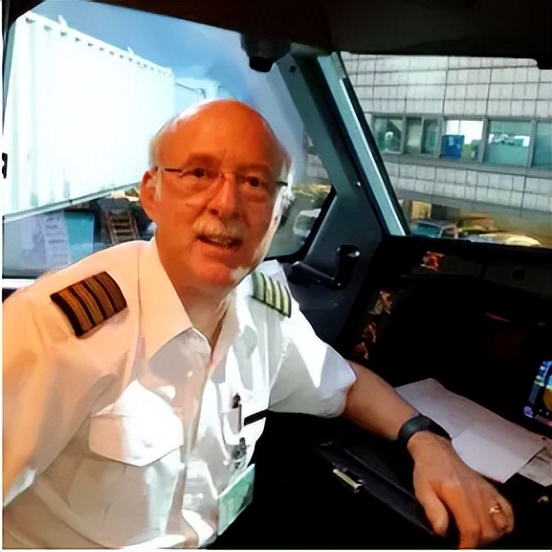 東航空難，最冷血一幕出現(xiàn)：外國(guó)詆毀，周星馳一句話沖上熱搜
