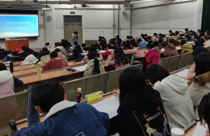 高校不允许大一新生报英语四级？对此还是理解的，毕竟名额有限