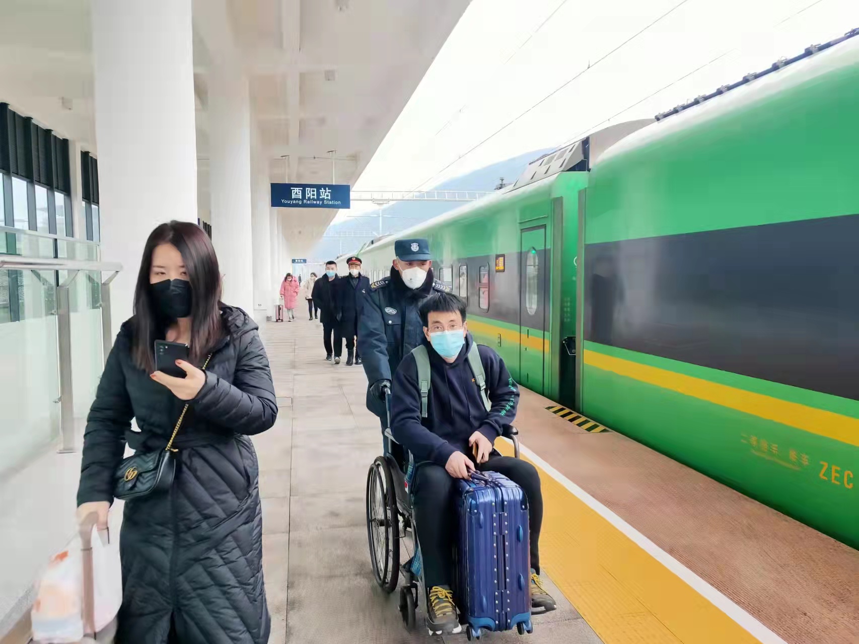 武陵山里的车站充满爱