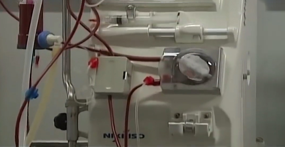 11年湖南新人欢喜结婚，喜宴数十亲朋却掩面哭泣，真实原因没想到