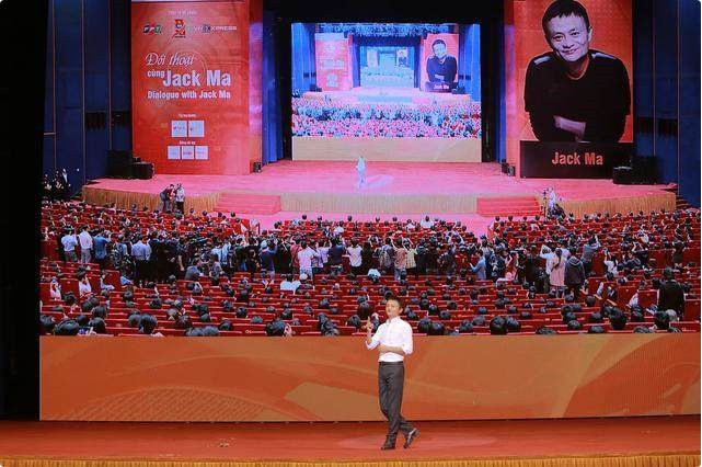 2017年，与马云对话的越南大学校花吴庆玲，如今已毕业考虑从商