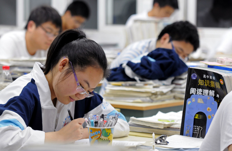 安徽省文科有多难？500分也考不上本科，看到其他省份学生很委屈