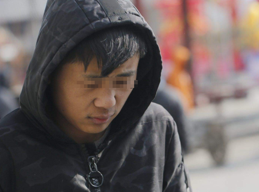 2005年,吉林山村尴尬事,村民深夜睡觉总尿床,老人:真丢人怎么见人