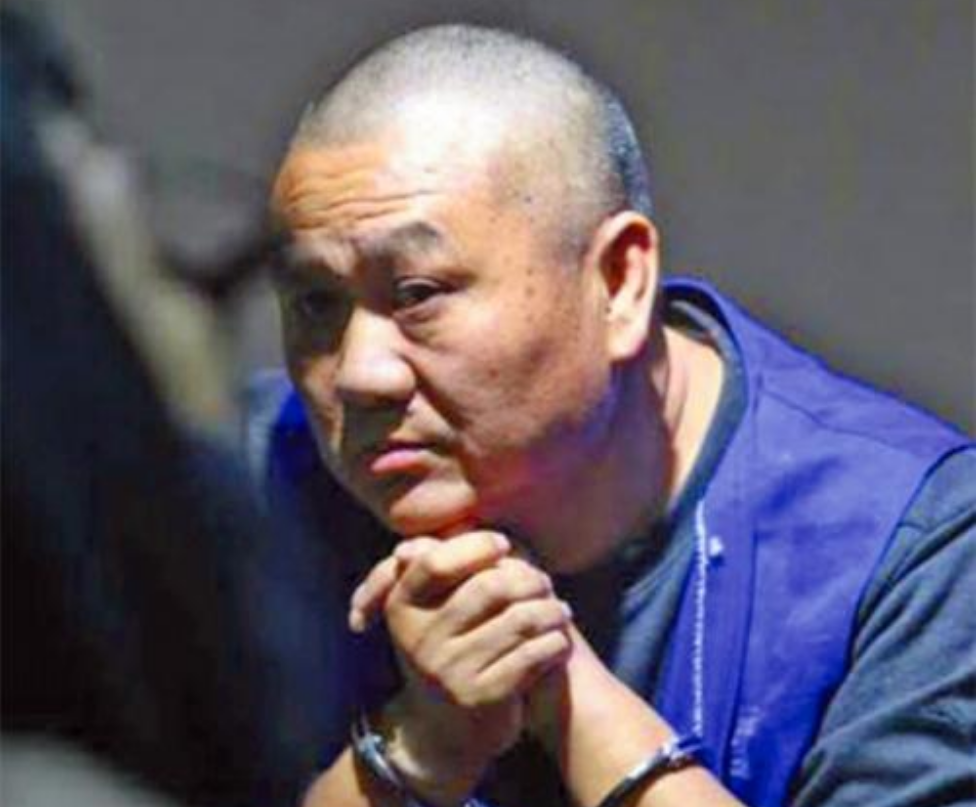 1999年12月5日，一小伙抢劫银行200多万现金之后逃走,2015年