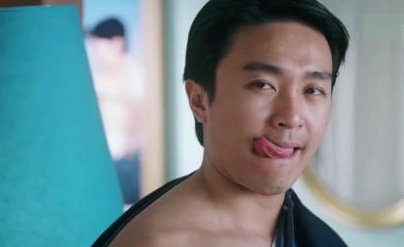 双眼皮如今变成颜值分水岭，有人靠它提升颜值，有人变身悲伤蛙