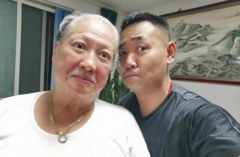 36岁“小龙人”分享30年前的演出道具，如今已加入洪家班