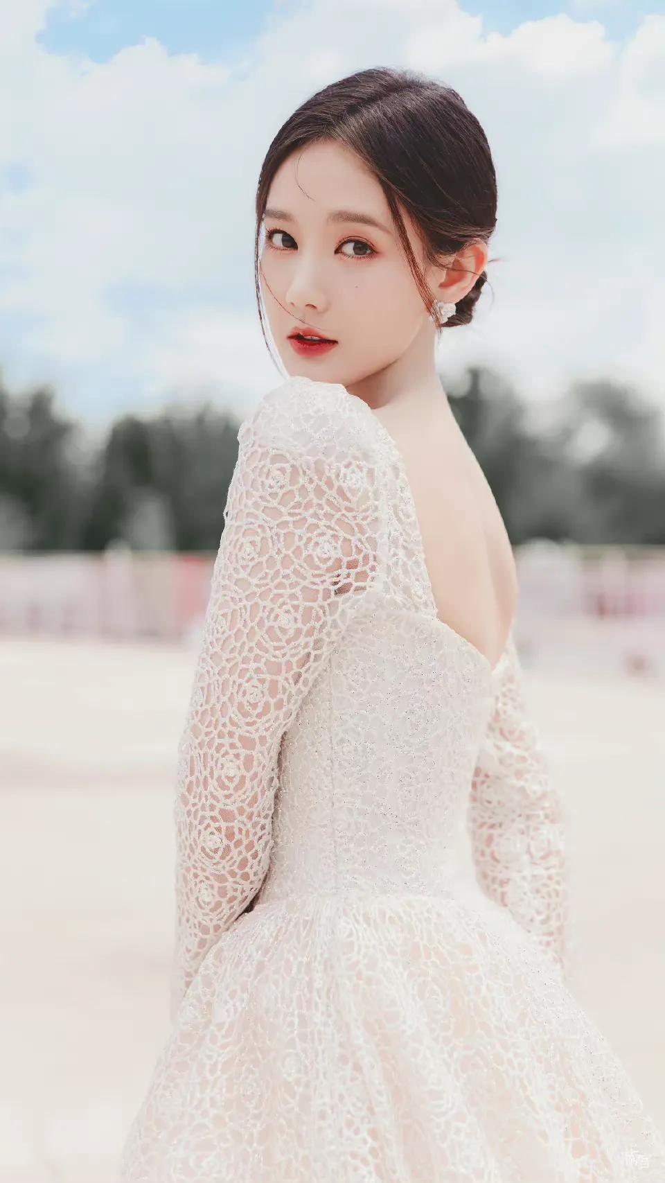 李一桐白色系