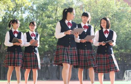 西安高校封校，女大学生解锁新技能：自制麻将，学生：幺鸡惹人爱