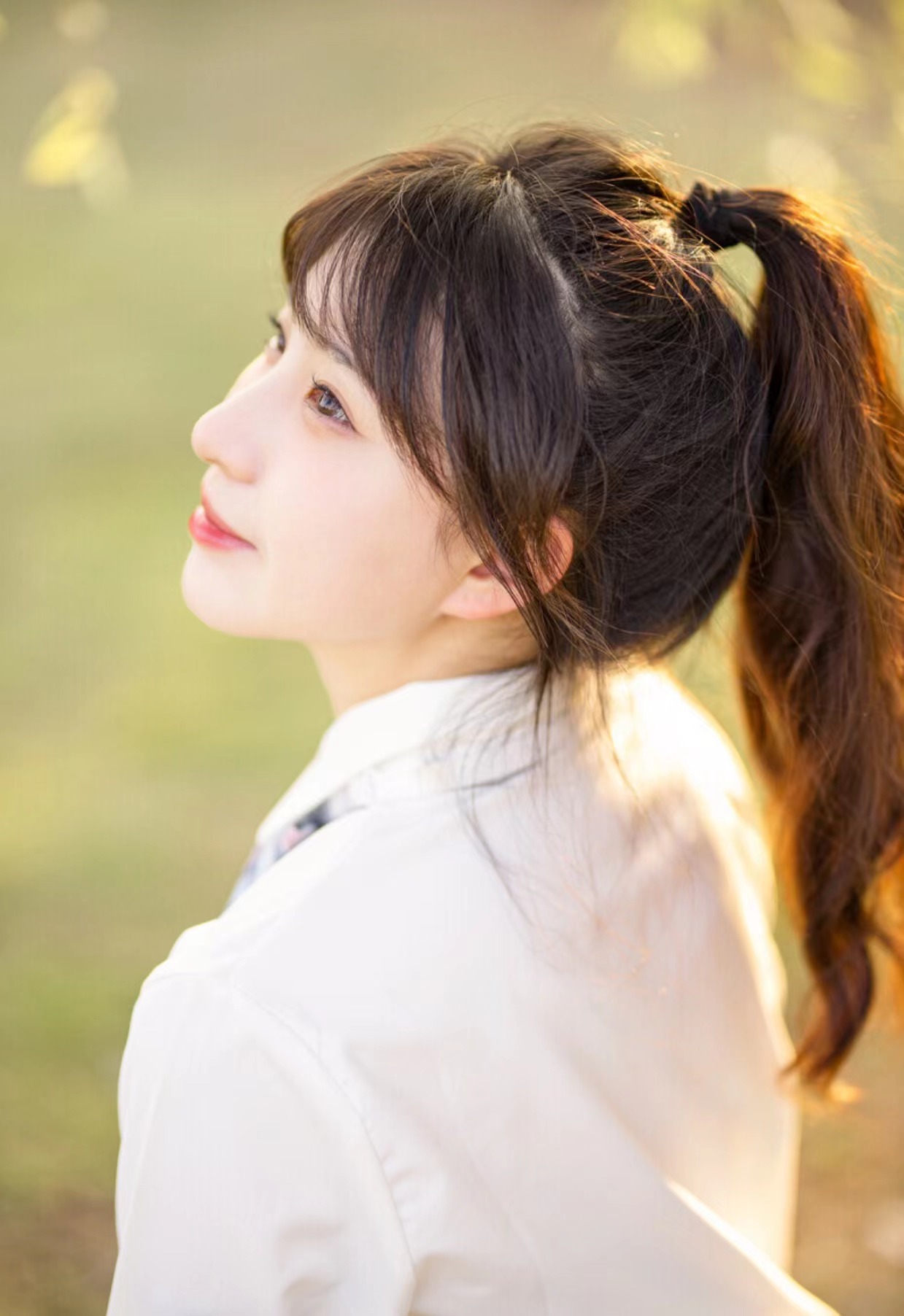 简约又自然大方的拍照姿势,单人照这么拍,照片真的很美