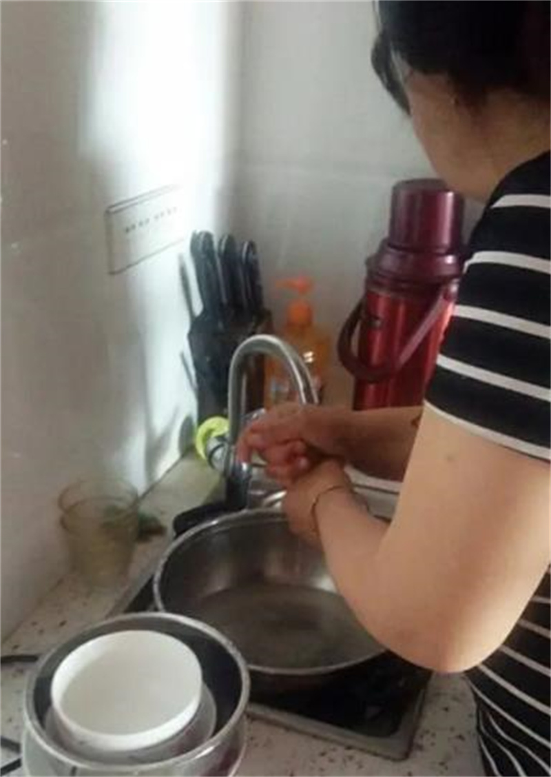 2000年，江苏破产女老板收养16岁孤儿，15年后孩子回报她1530万