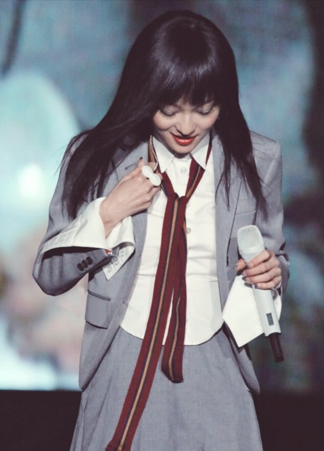 40岁还能演学生的女星，我只服这3位，不用装嫩，就是这么显年轻