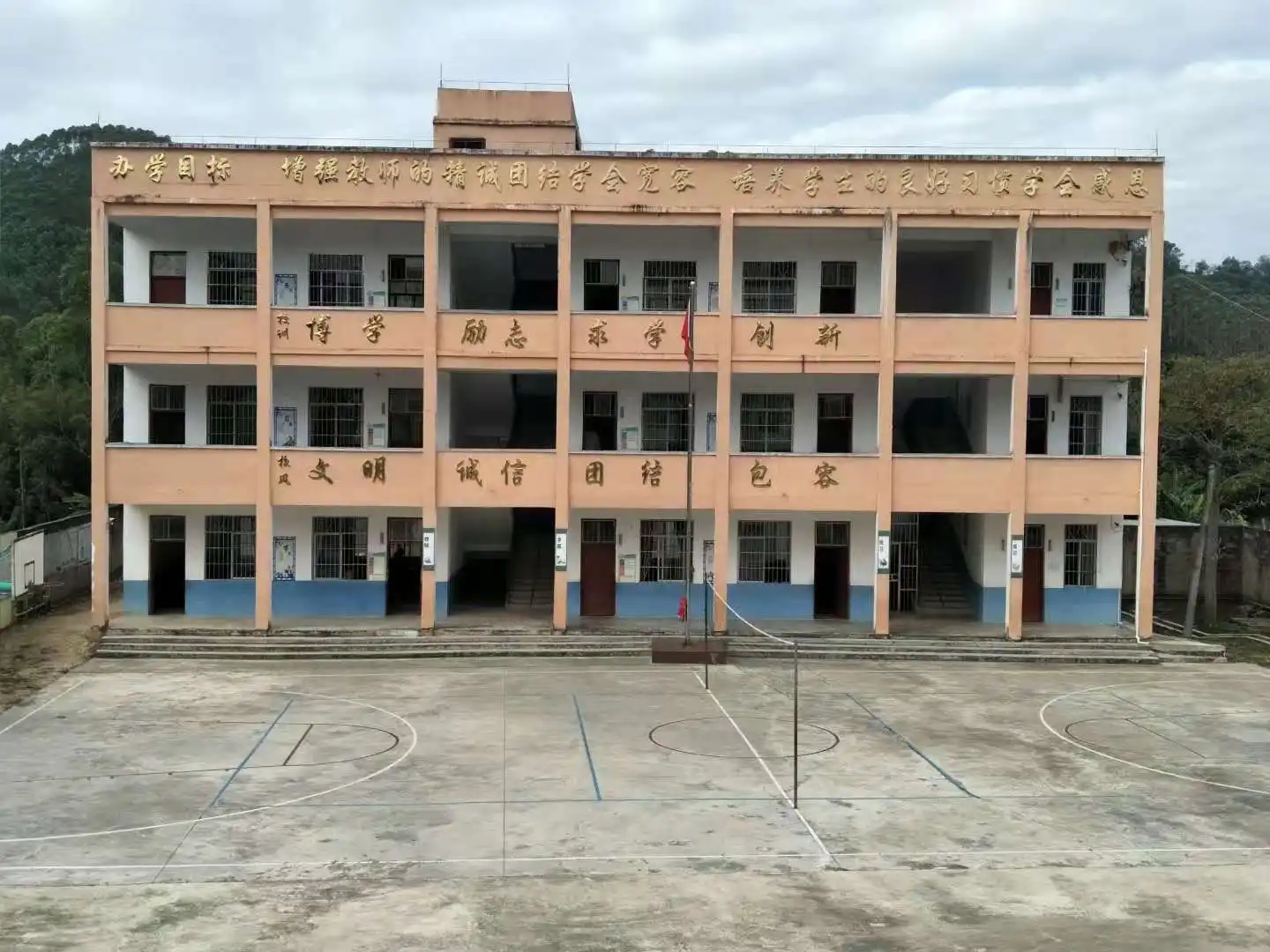 教师数字化转型几时休？从念PPT到当网管，没有言传身教何谈育人