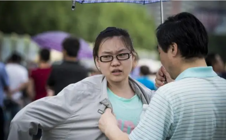 中考和高考当天，家长有必要“全天陪考”吗？机智的家长这样做