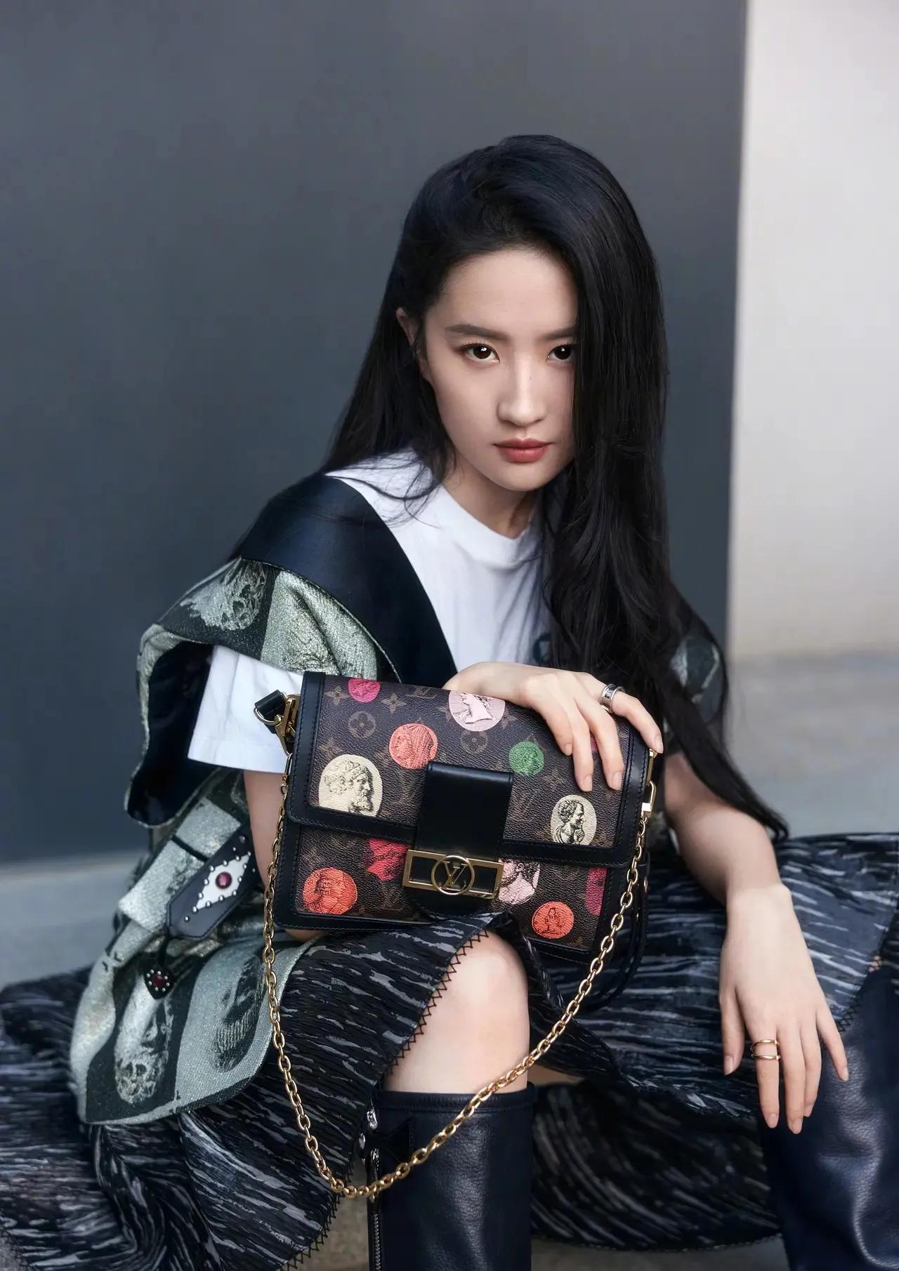 刘亦菲最新优雅大方，温婉迷人的美照
