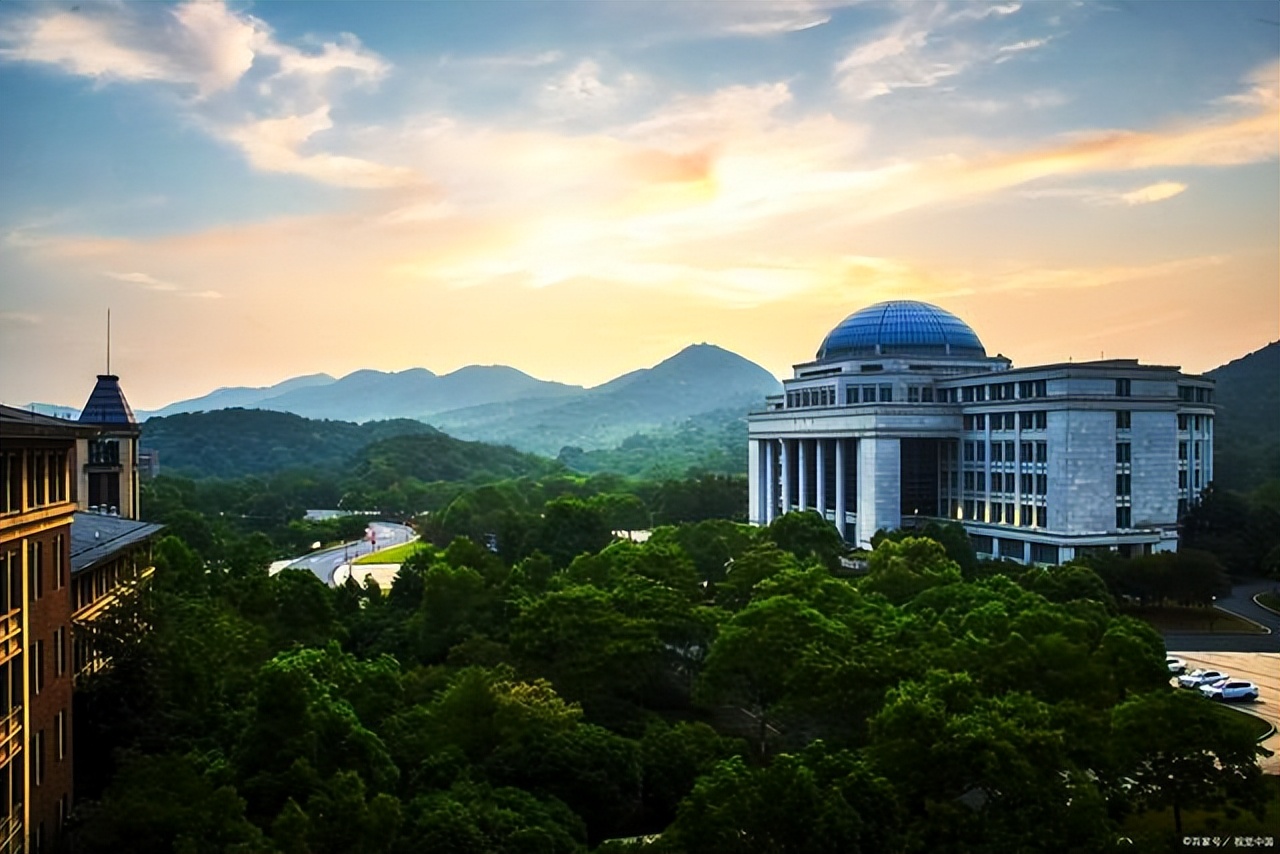 2022年浙江高校排名更新出炉，浙江大学实至名归，宁大惜败工大
