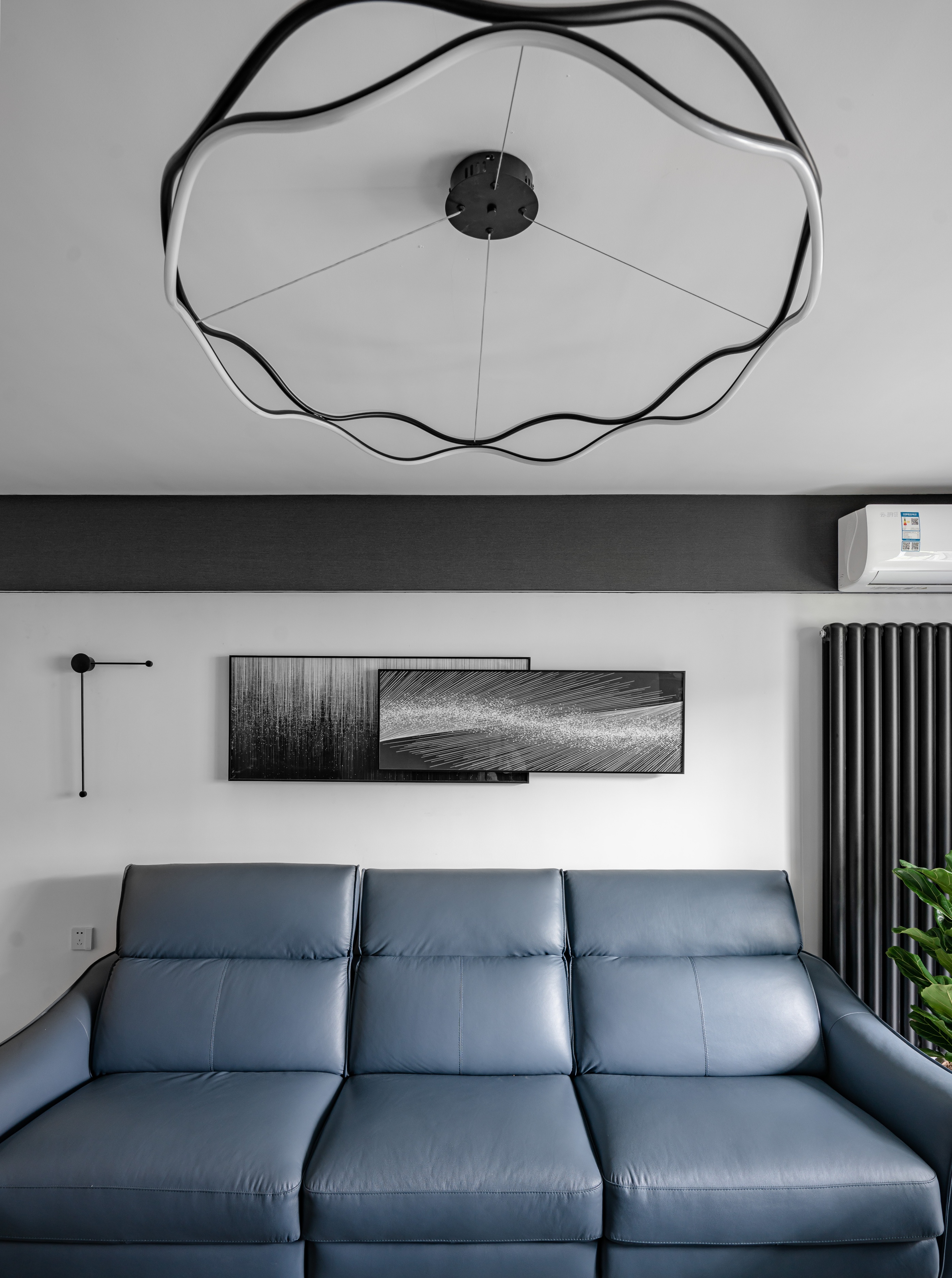 20年老房蜕变重生，为60+老夫妇打造黑白前卫家居