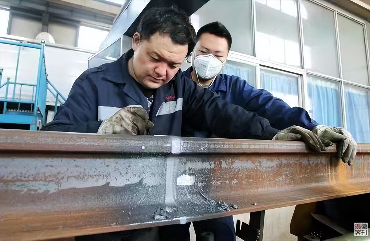 罗宇航：用手指检验钢轨0.2毫米误差的工艺师