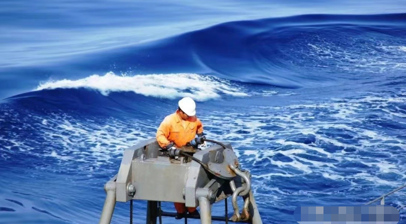 辽宁90后小伙做海员，月薪四万觉得不幸福，七年后选择七千的工作