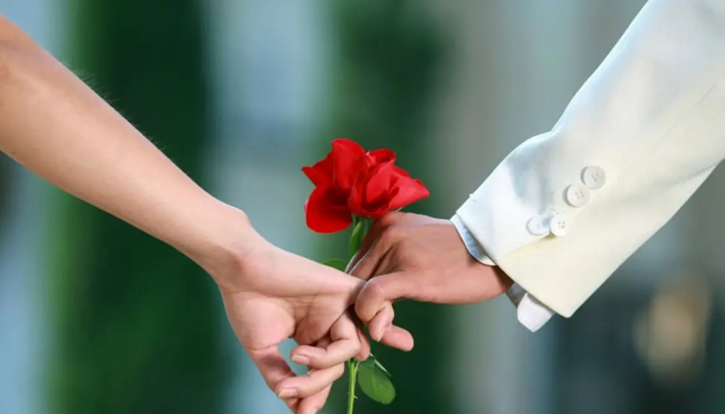 2012年湖南一38岁女教师倒追65岁二婚环卫工人，如今过得怎么样