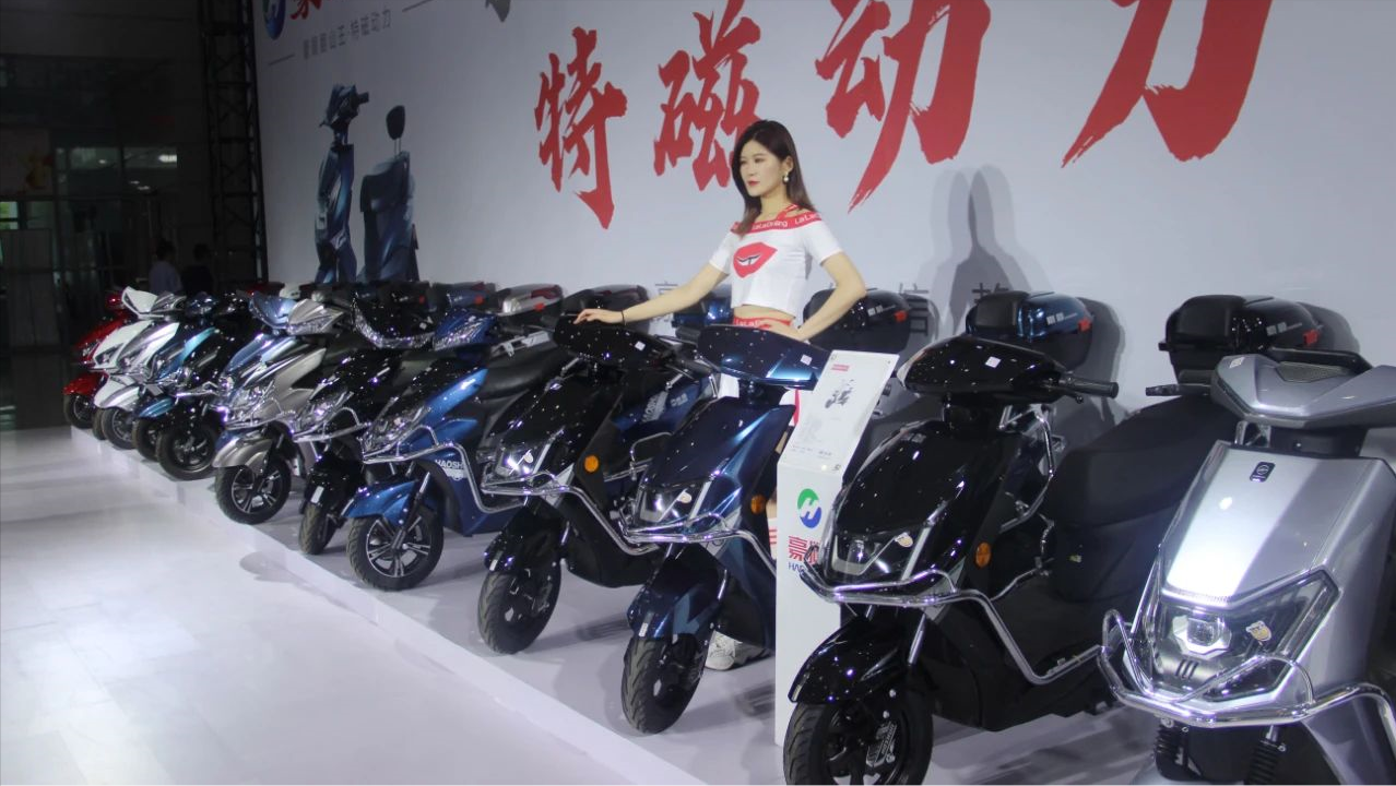 1小時閃充，最高續航220公里，這3款電摩，適合冬天跑外賣和上班