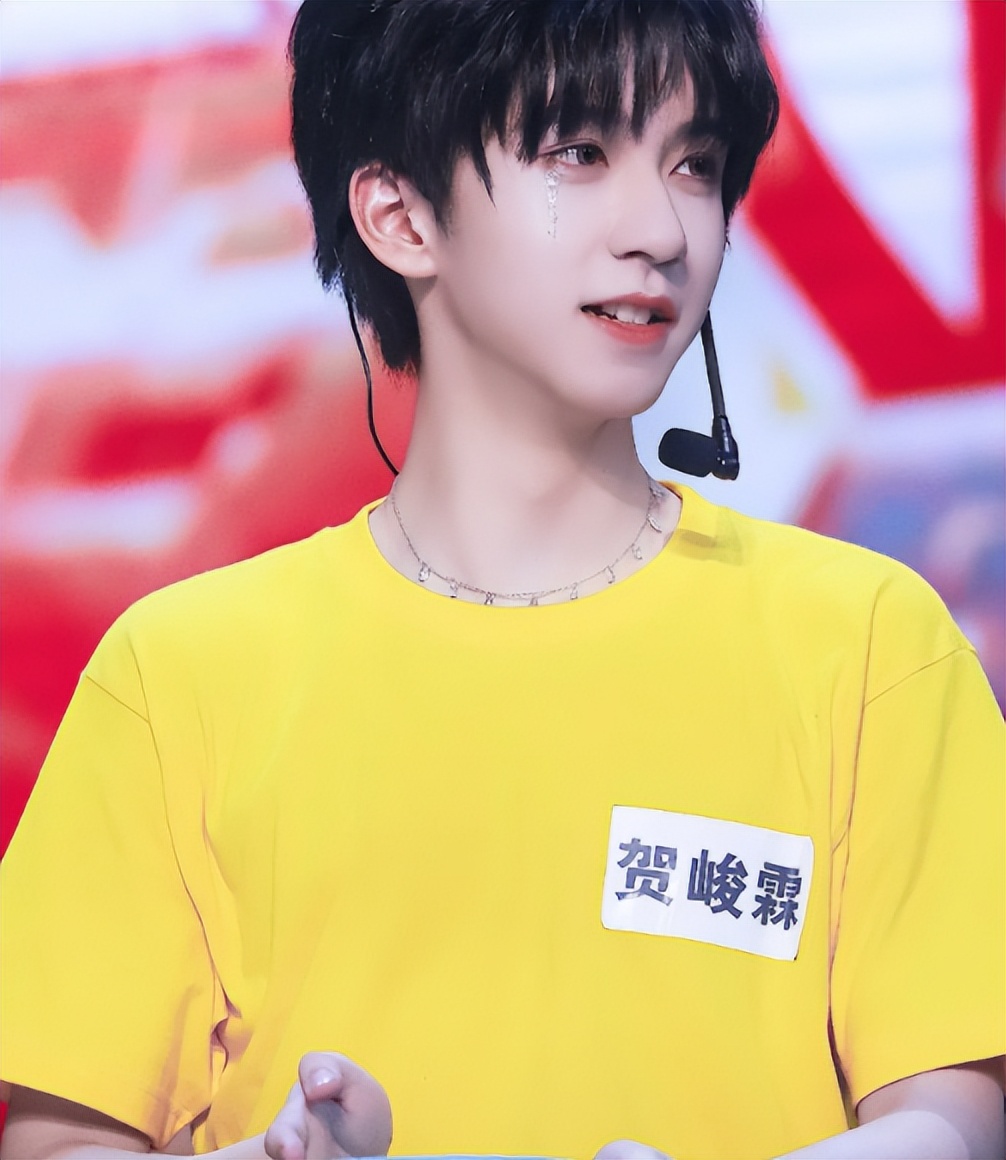 中传艺考成绩流出，时代少年团贺峻霖成绩不俗，不愧是学生的榜样