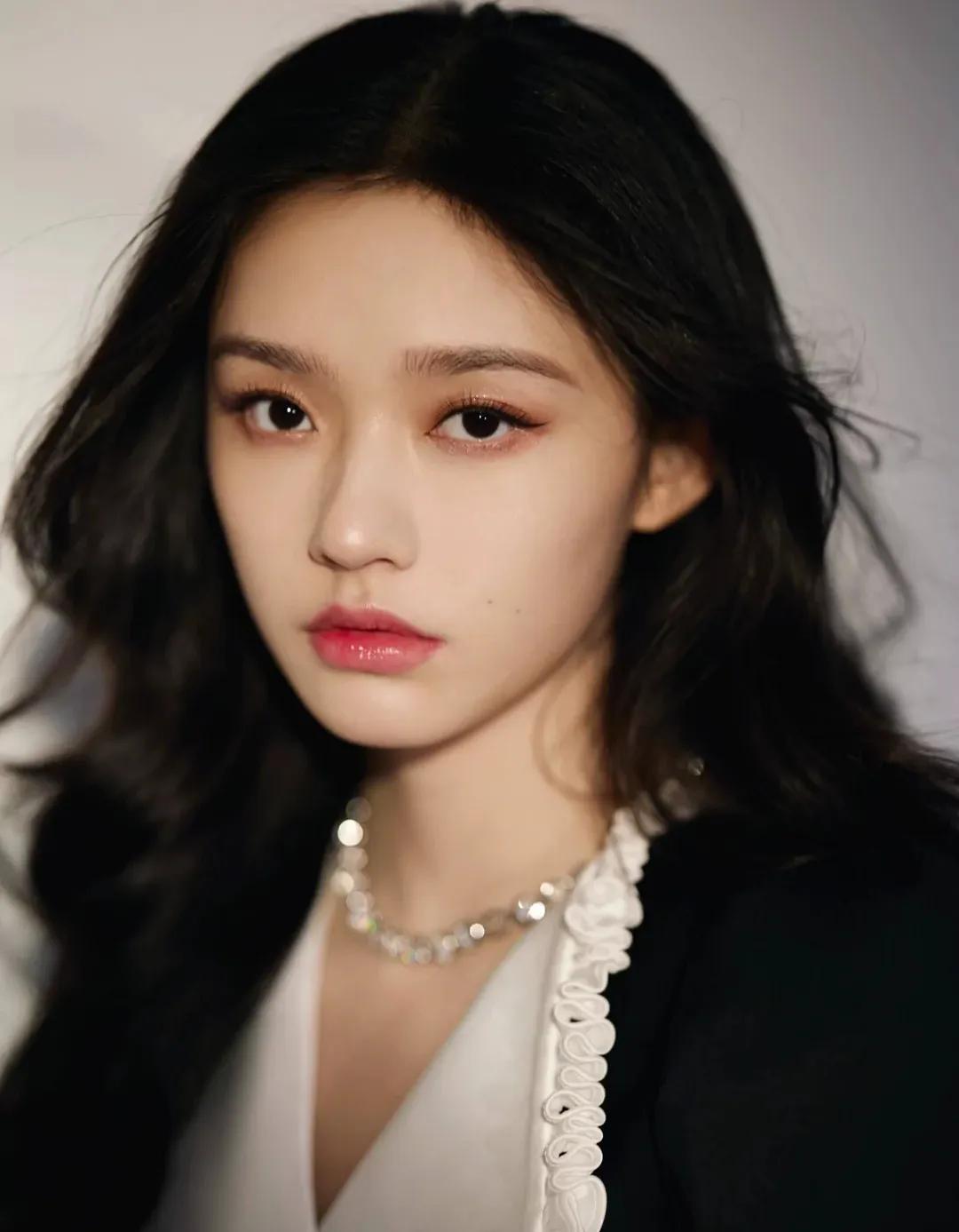 娱乐小爆料 吴倩 王一博 周柯宇 童谣 邓家佳 李易峰杨幂 刘诗诗 吴谨言