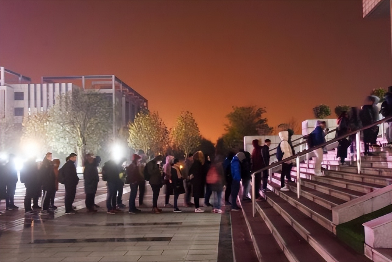 清华学生会主席有多“牛”？颜值与实力并存，与院长平起平坐？